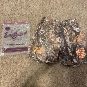 Eric Emanuel Camo shorts size M